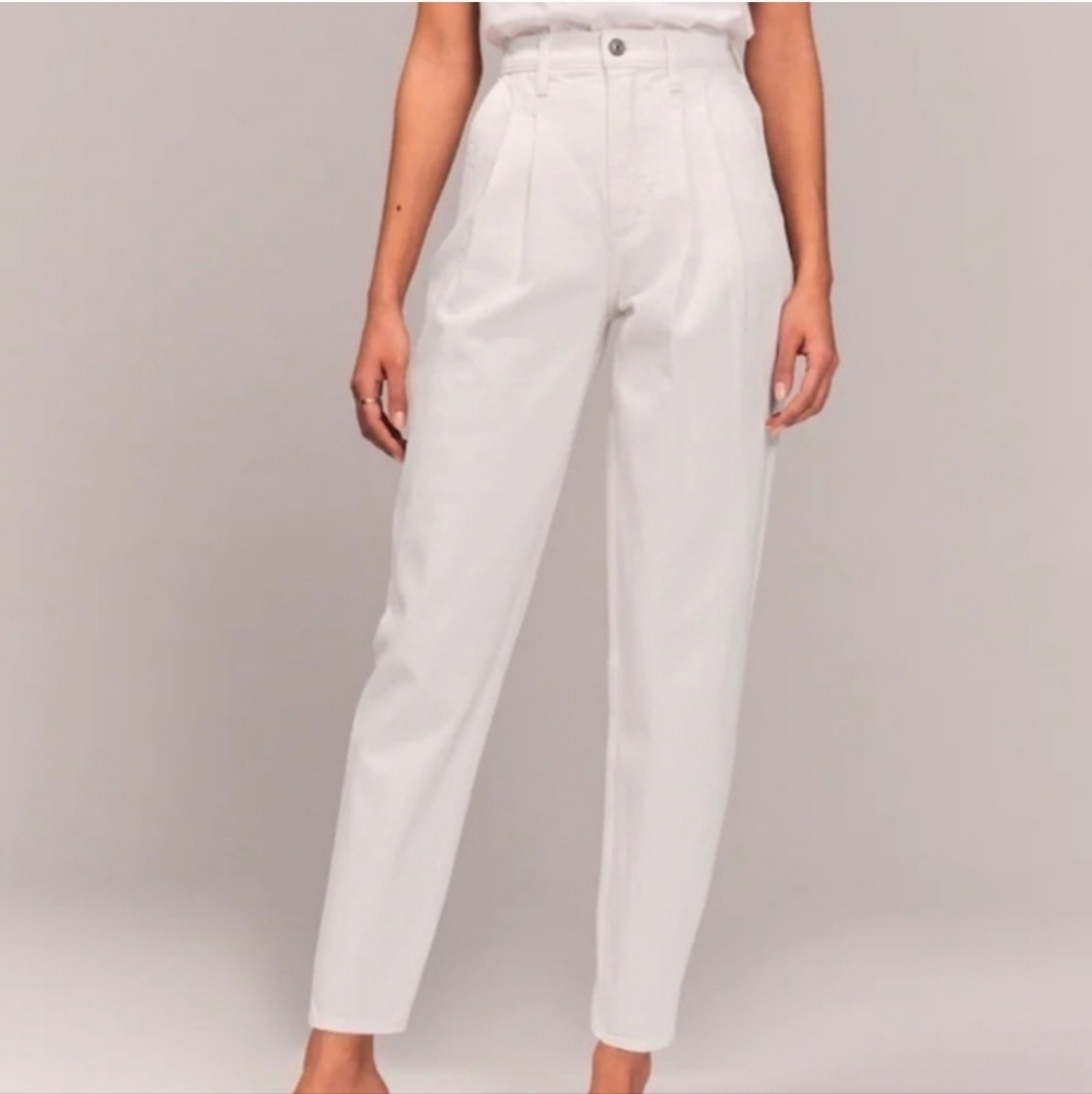 Abercrombie & Fitch The 80" Mom Jean Ultra High Rise Sz 28/6R Ivory Cream